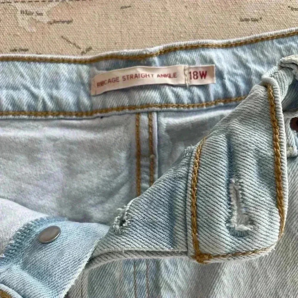 Levi's Ribcage Shorts Size 18 - Picture 4 of 11